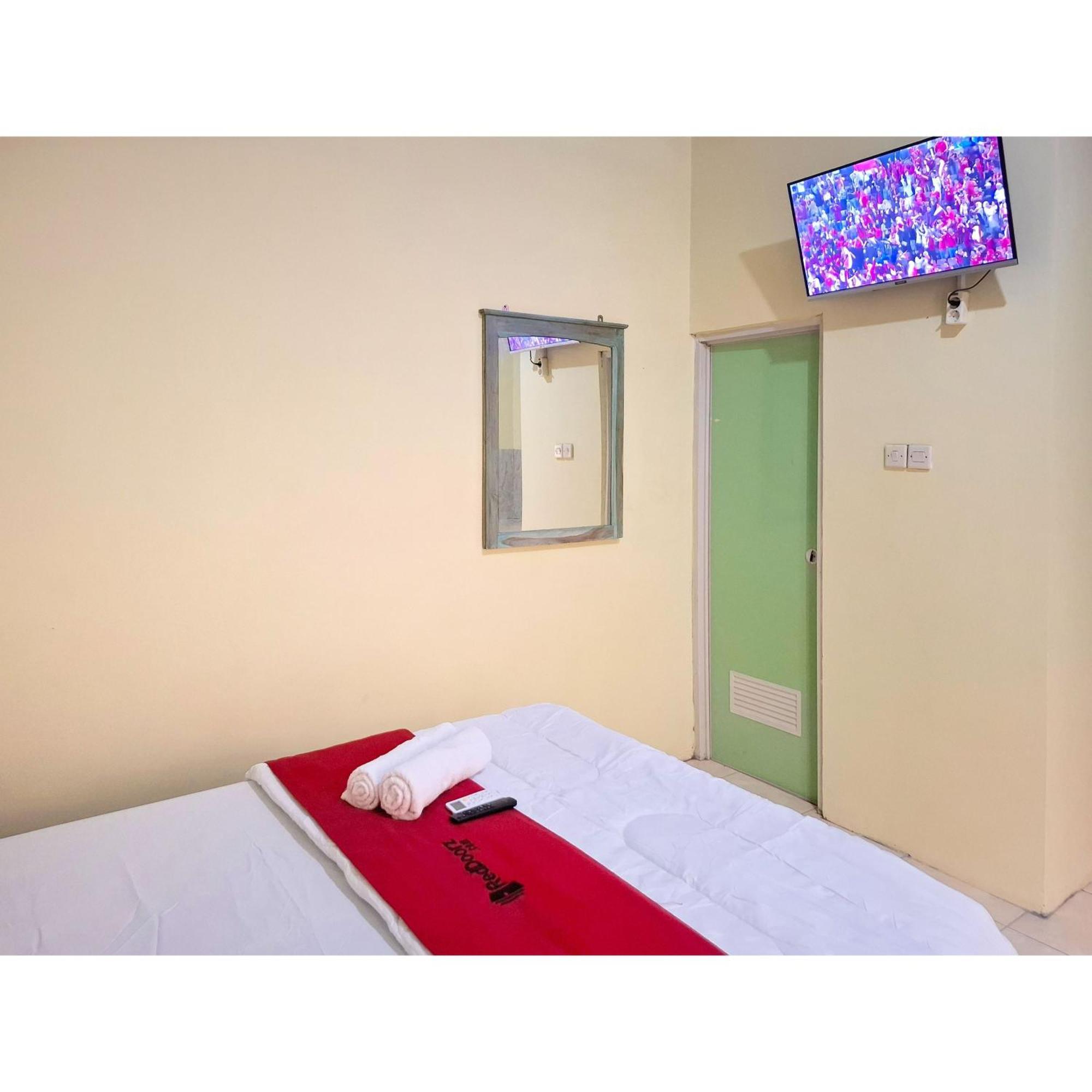 Reddoorz Near Alun Alun Jepara Kesembu 외부 사진
